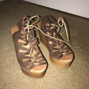 Musse and Cloud Oneka Wedges